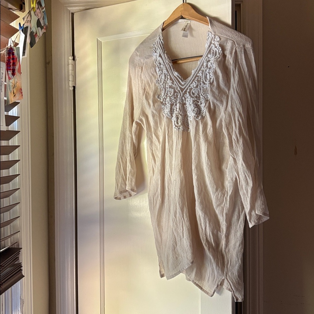 Super cute Ivory Textured Top